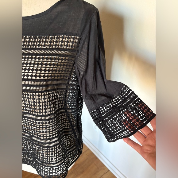 Modern Black Geometric Shape Lace Top - Picture 4 of 7